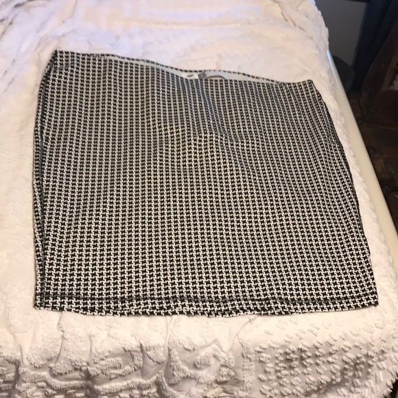 Old Navy Houndstooth Pencil Skirt - Picture 1 of 4